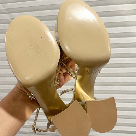 Elegant Silver Platform Heels - Picture 14 of 14